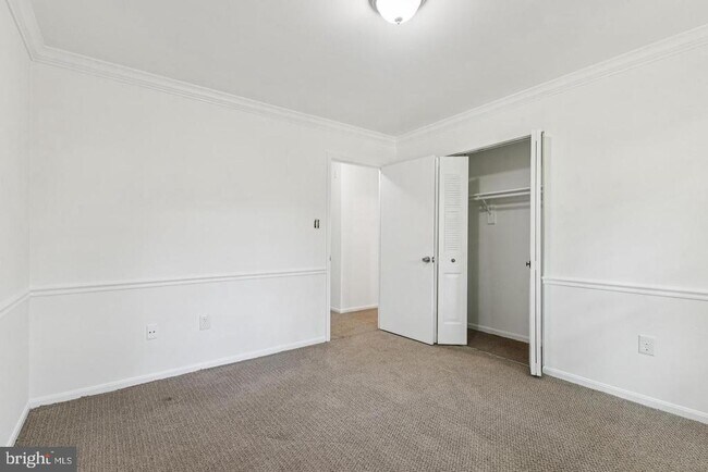 Building Photo - 10271 Braddock Rd