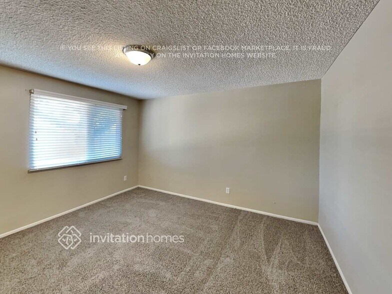 Building Photo - 3821 W Altadena Ave