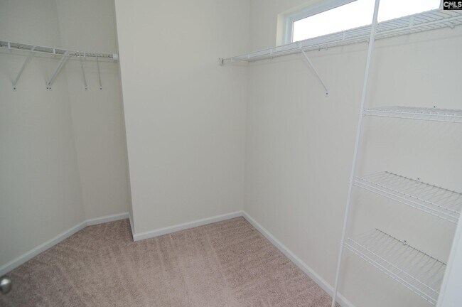 Building Photo - 194 Bonhomme Cir