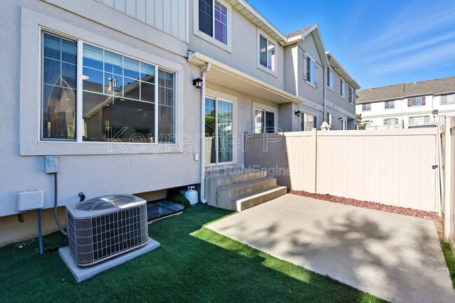 Building Photo - 1901 W 1020 N