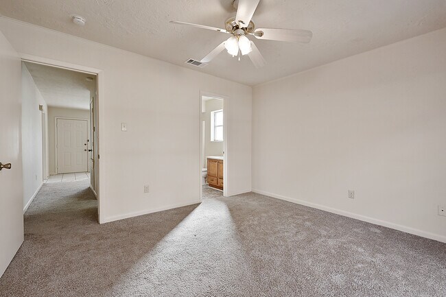 Building Photo - 3214 Heatherwood Dr