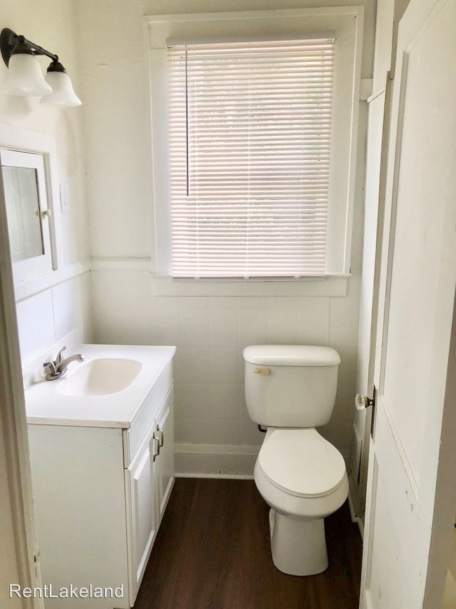 Building Photo - 945 Orange St