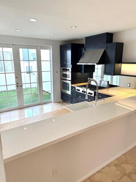 Building Photo - 7765 SW 54th Ct