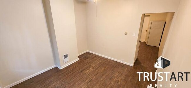 Building Photo - 3 bedroom house with backyard and basement.