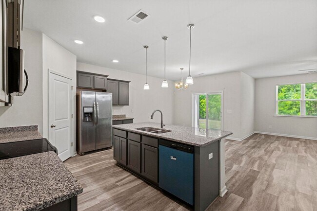 Building Photo - Holly Ridge Ranch Home available now!