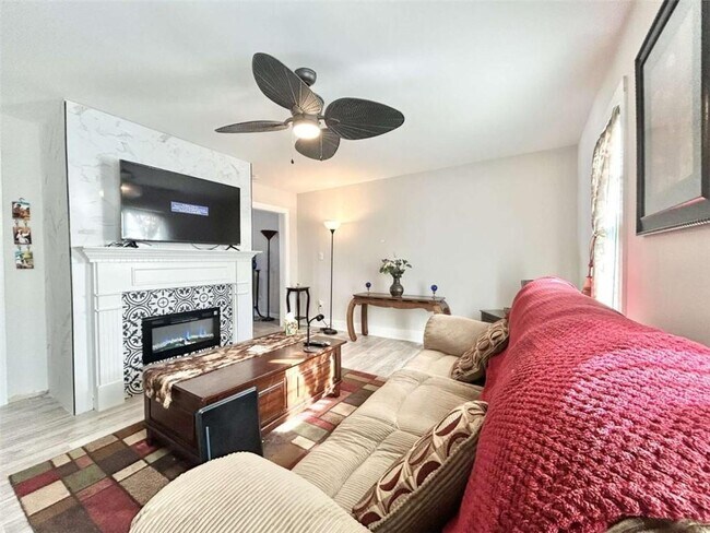 Building Photo - 6031 Ambassador Dr