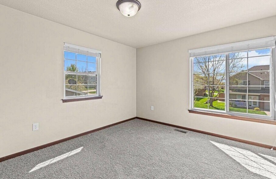 Building Photo - 1659 Burr Dr