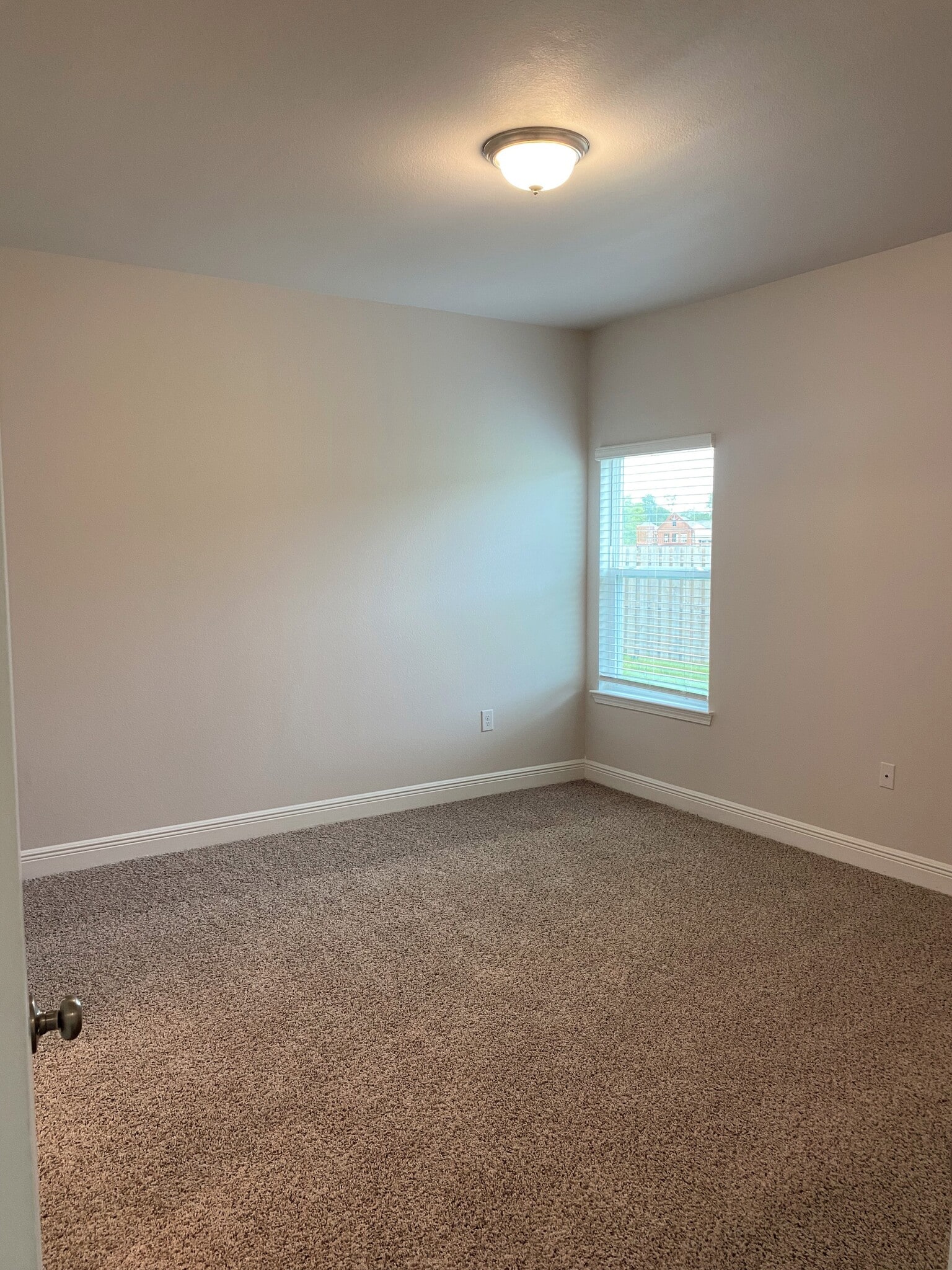 Building Photo - 104 London Cir