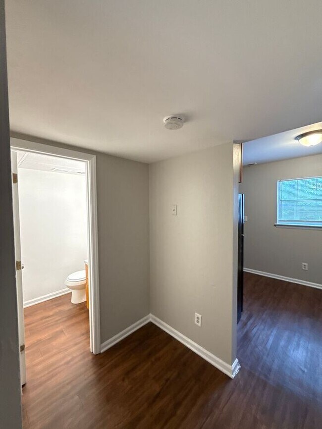Building Photo - T.R. Lawing Realty Property