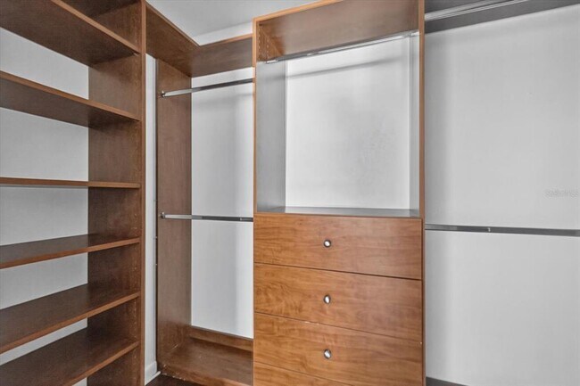 Building Photo - 5440 S MacDill Ave