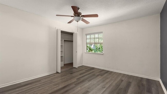 Building Photo - 7409 Shadow Hill Dr