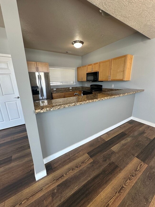 Building Photo - GORGEOUS Downtown Unit!!!