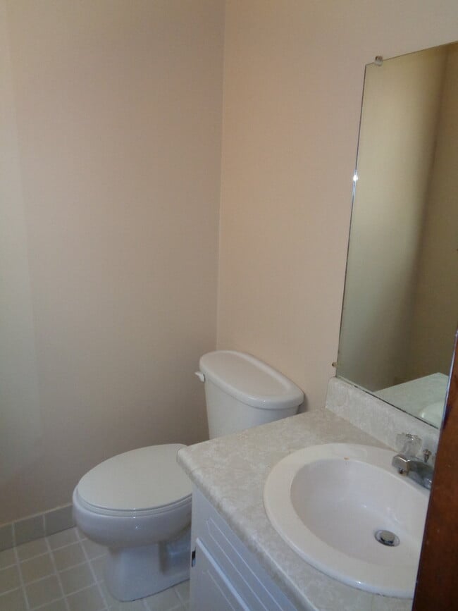 Building Photo - Great location and Schools