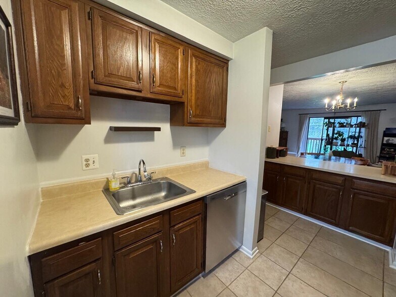 Building Photo - 307 Brookside Ln