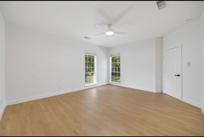 Building Photo - 6650 Camptown Cir