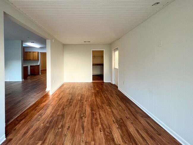 Building Photo - Pet Friendly 4BR/2BA Home Near UF Available for Fall 2026!