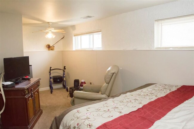 Building Photo - 2368 Pineridge Ct