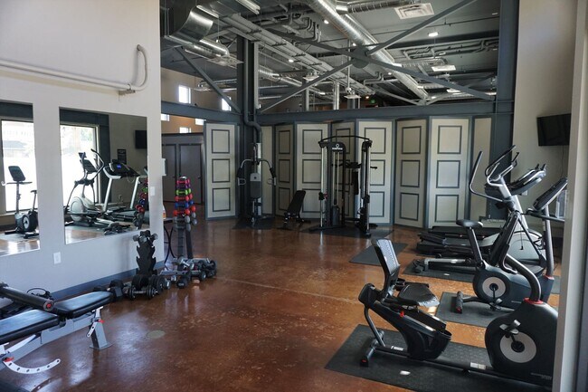 Building Photo - Charming Studio for Rent: Enjoy the Added ...