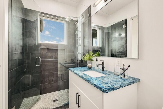 Building Photo - 45 Pine Knoll