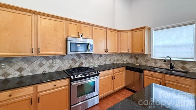 Building Photo - 8811 Singleton Ct