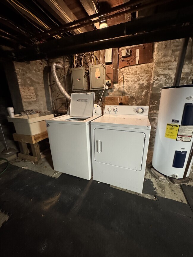 Building Photo - 126 College Ave