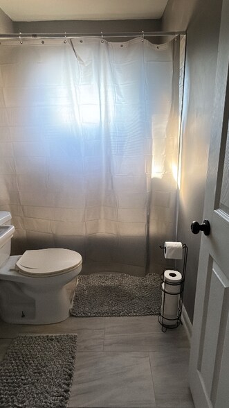 Building Photo - 1006 Hutchens Rd SE