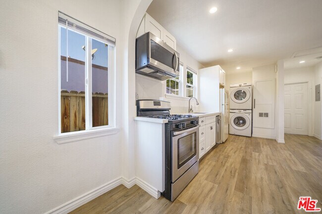 Building Photo - 5347 Fountain Ave