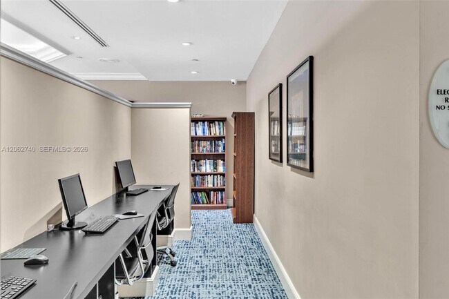 Building Photo - 20000 E Country Club Dr