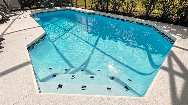 Building Photo - 334 Grosvenor Loop