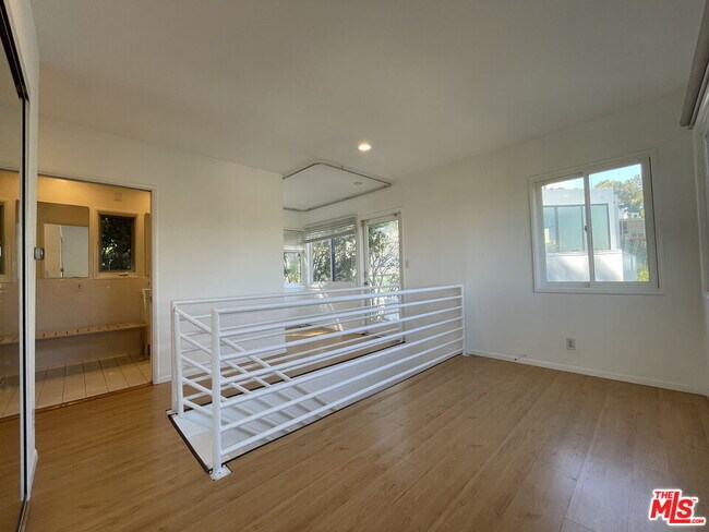 Building Photo - 6216 Temple Hill Dr
