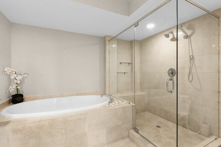 Building Photo - 1830 S Ocean Dr