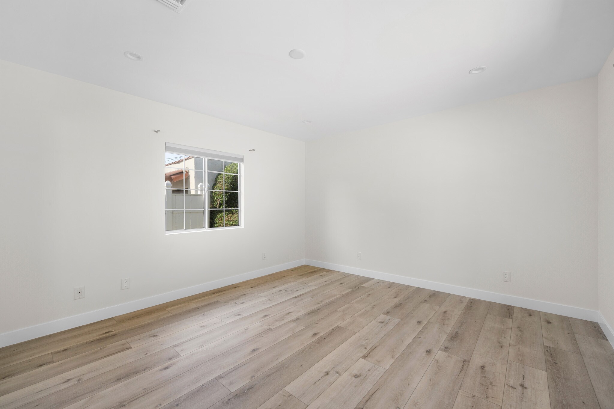 Building Photo - 905 Graynold Ave
