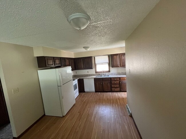 Building Photo - 3 Bd 2 Ba Condo for rent in Cedar Falls, IA