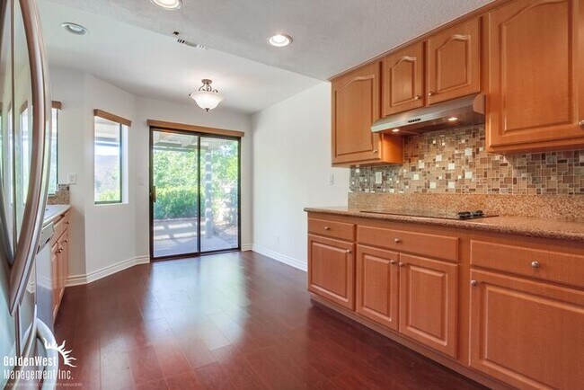 Building Photo - Elegant & Bright 2Bdm 2Ba Home in Vista Va...