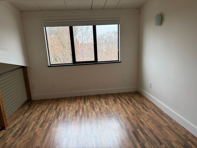 Building Photo - Contemporary, Large 1br/1ba Apt. Near Ashby BART