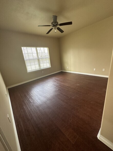 Building Photo - 701 Frame St