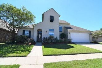 Building Photo - Zachary School District!  Trendy, 3 bedroom, 2.5 bath home in coveted Marshall Bonds Subdv