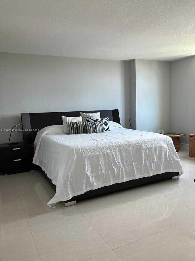 Building Photo - 3000 Coral Way