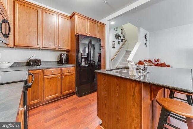 Building Photo - 861 Fawn Ln