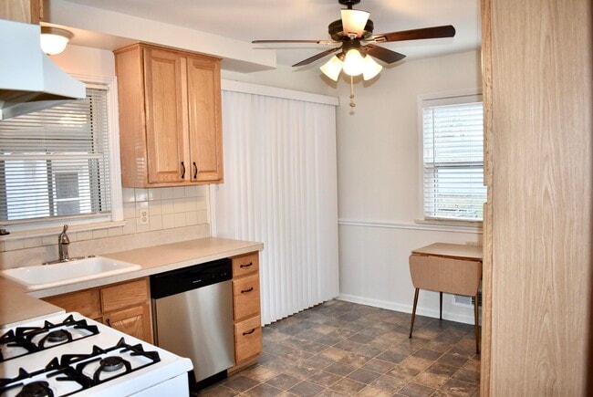 Building Photo - 9924 Woodring St