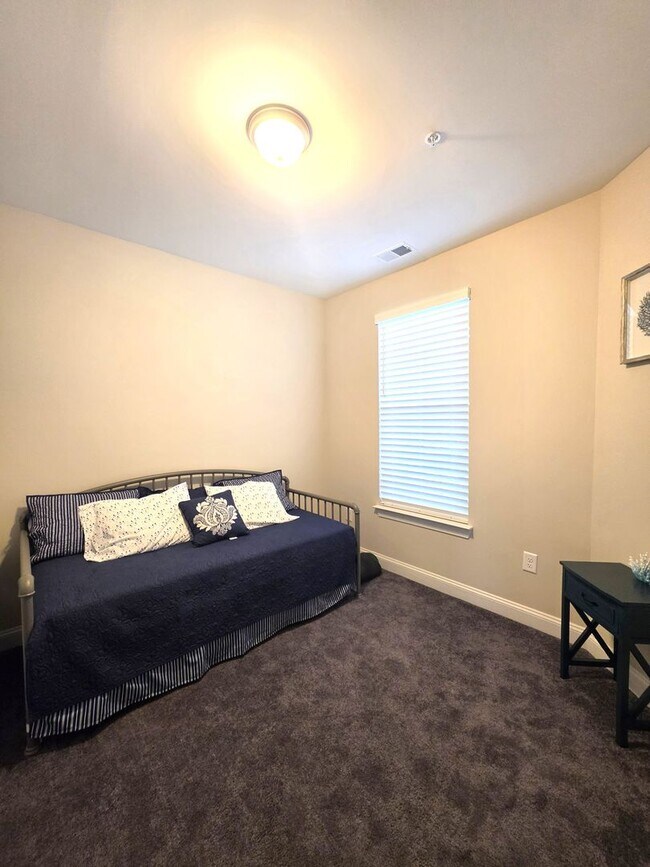 Building Photo - 150 Ella Kinley Cir