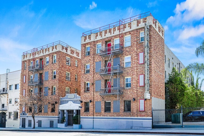 Building Photo - The Charleston Apartments