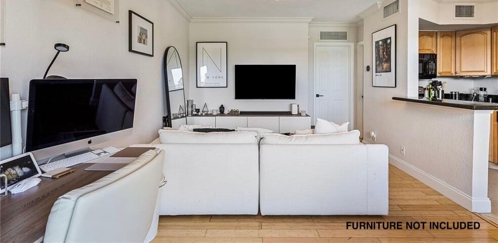 Building Photo - 744 NE 14th Ave