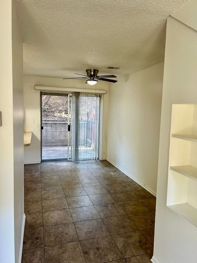 Building Photo - REALLY NICE 2BD & 1.5BA TOWNHOME IN FULLERTON