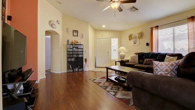 Building Photo - 15851 W Saguaro Ln