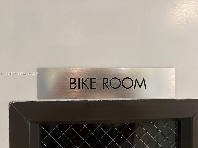 Building Photo - 1020 Meridian Ave