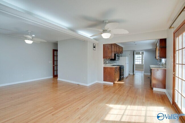 Building Photo - 2700 Briarwood Dr SE