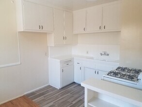 Building Photo - 1-Bedroom 1 bath unit in Van Nuys
