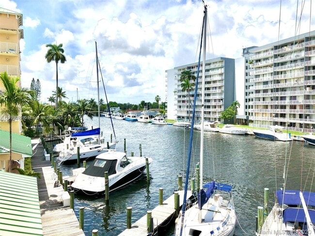 Building Photo - 2415 NW 16th St Rd