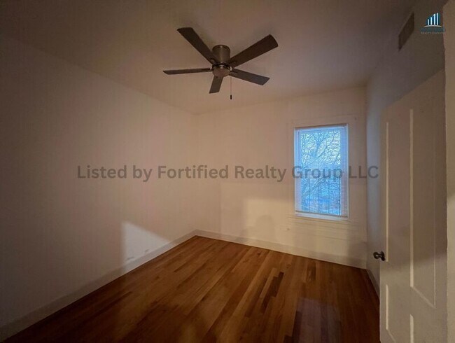 Building Photo - 42 Kilburn St